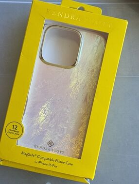 Kendra Scott Iridescent Pink and Gold MagSafe Phone Case I Phone 16 Pro